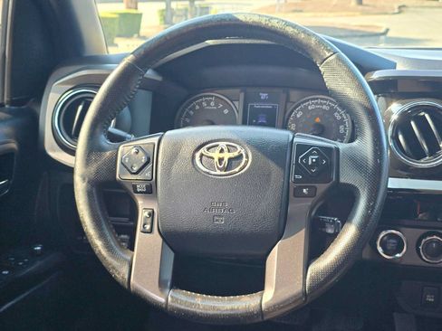 Used 2017 Toyota Tacoma TRD Off-Road w/ Tow Package (A/T) AWD/4WD image 19