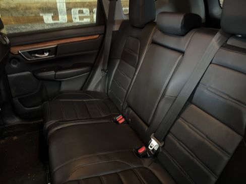 Used 2018 Honda CR-V Touring image 3