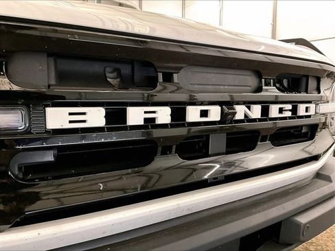 Used 2023 Ford Bronco Outer Banks w/ Sasquatch Package AWD/4WD image 29