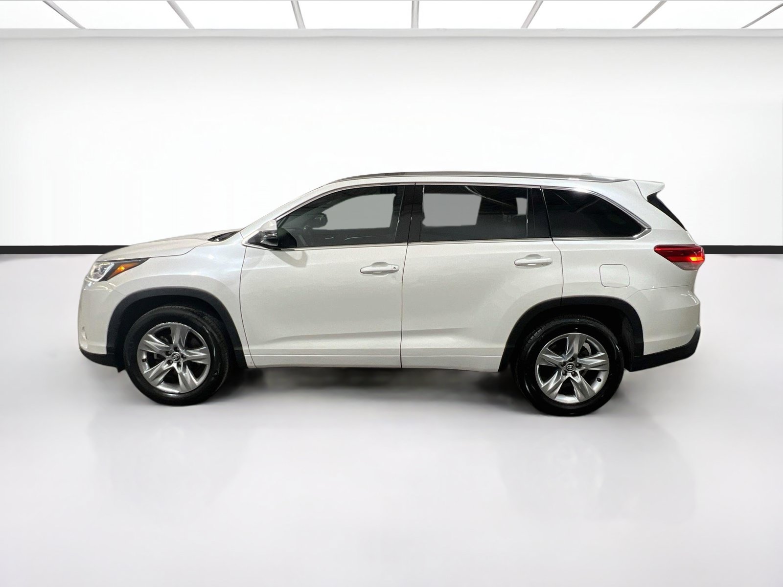 Used 2019 Toyota Highlander Limited FWD image 24