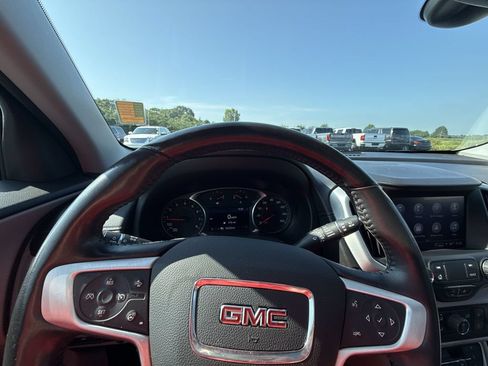 Used 2022 GMC Terrain SLT w/ Tech Package FWD image 17