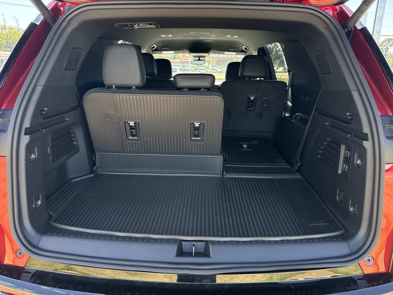 New 2027 Chevrolet Traverse RS w/ LPO, Floor Liner Package FWD image 7