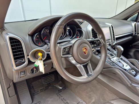 Used 2017 Porsche Cayenne Platinum Edition AWD/4WD image 13
