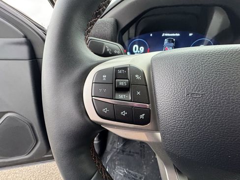Used 2025 Ford Explorer Active w/ Active Comfort Package image 23
