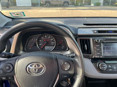 Used 2014 Toyota RAV4 XLE AWD/4WD image 9