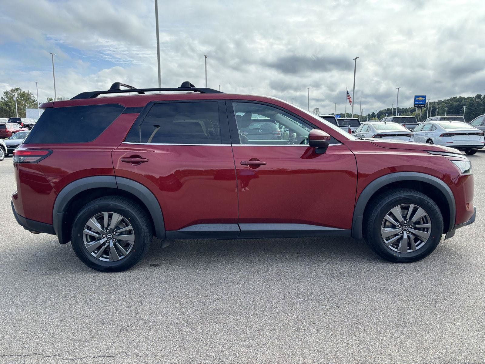 Used 2024 Nissan Pathfinder SV w/ Lighting Package (N92) AWD/4WD image 6