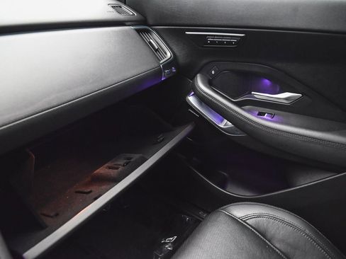 Used 2020 Jaguar E-PACE SE image 17