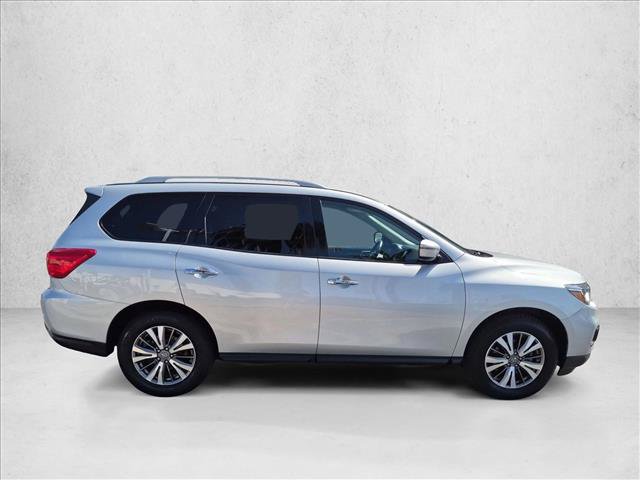 Used 2018 Nissan Pathfinder SV w/ SV Tech Package FWD image 4