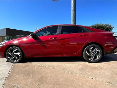 New 2025 Hyundai Elantra SEL image 15