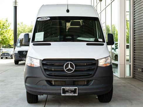 Used 2025 Mercedes-Benz Sprinter 2500 image 2