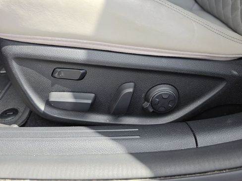 Used 2022 Genesis G70 3.3T RWD image 22