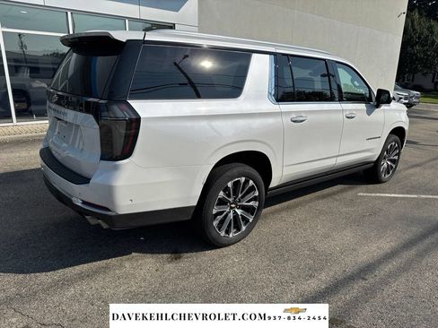Used 2025 Chevrolet Suburban High Country AWD/4WD image 6