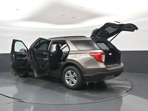 Used 2021 Ford Explorer XLT w/ Equipment Group 202A AWD/4WD image 56