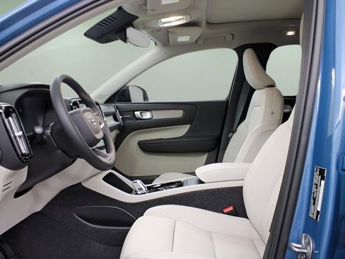 New 2025 Volvo XC40 B5 Ultra w/ Climate Package image 26