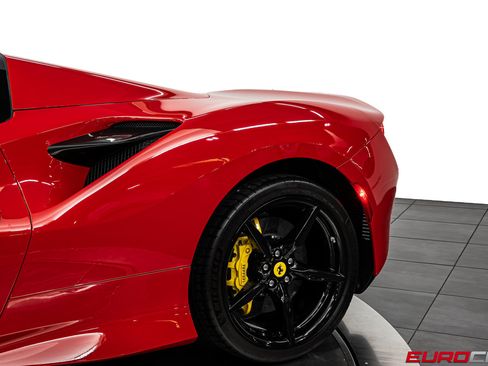 Used 2021 Ferrari F8 Tributo RWD image 19