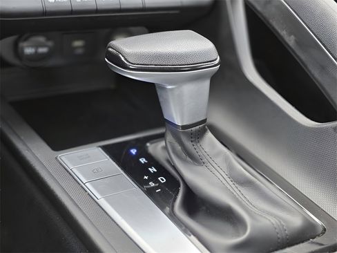 Used 2022 Hyundai Elantra SEL image 32