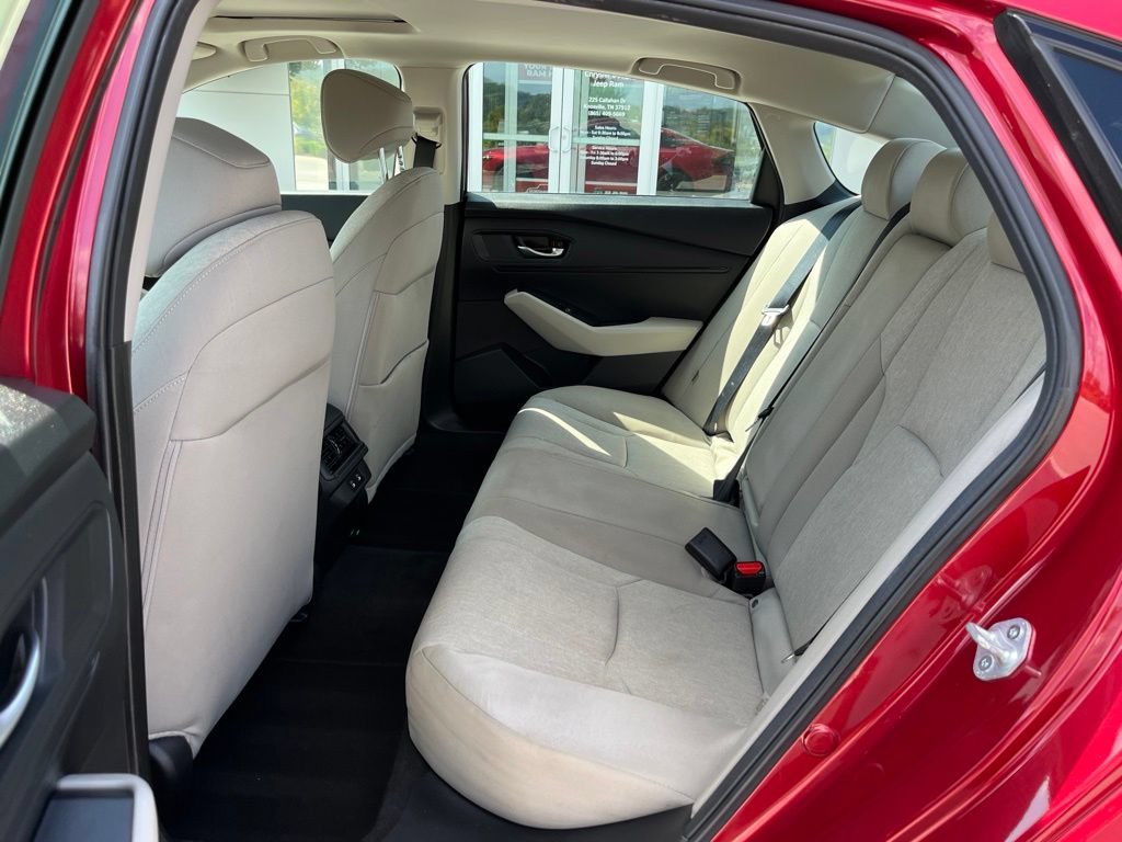 Used 2025 Honda Accord SE image 14
