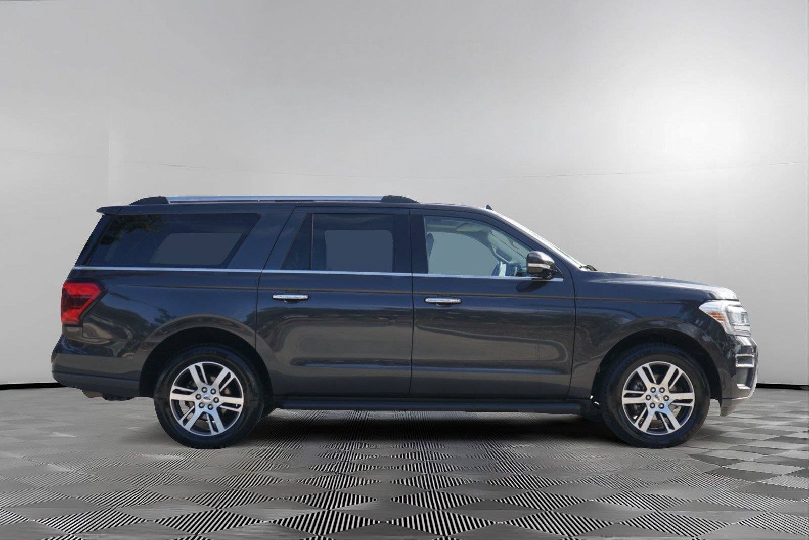 Used 2024 Ford Expedition Max Limited AWD/4WD image 4