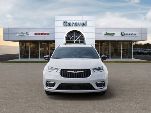 New 2026 Chrysler Pacifica Select image 6