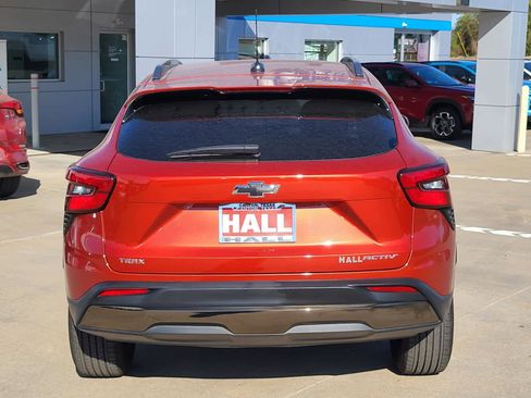 Certified 2024 Chevrolet Trax ACTIV w/ Driver Confidence Package image 5