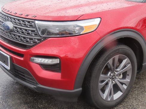 Used 2023 Ford Explorer XLT w/ Equipment Group 202A RWD image 3