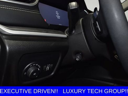 Used 2023 Jeep Grand Cherokee L Limited w/ Luxury Tech Group II AWD/4WD image 23