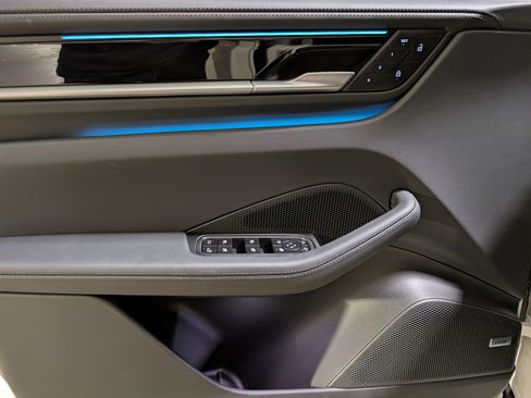 New 2026 Porsche Macan 4 Electric image 21