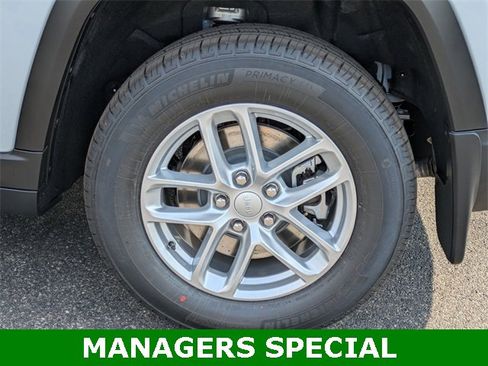 New 2025 Jeep Grand Cherokee L Laredo w/ Luxury Tech Group I image 31