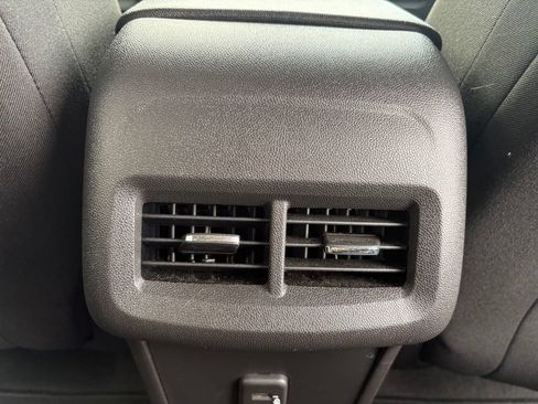 Used 2024 Chevrolet Equinox LT FWD image 37