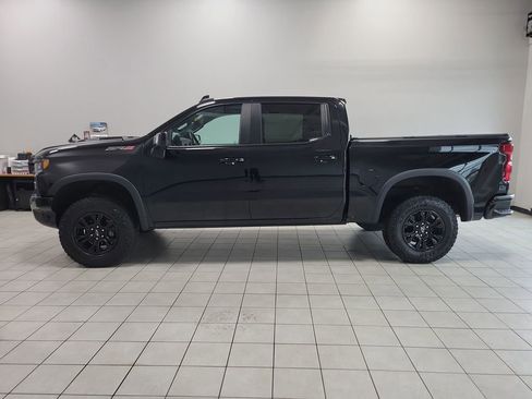 Used 2024 Chevrolet Silverado 1500 ZR2 w/ Technology Package image 4