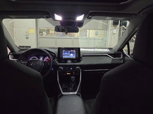Used 2022 Toyota RAV4 XLE image 16