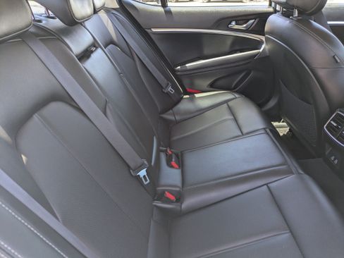Used 2025 Genesis G70 2.5T RWD image 13