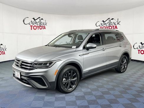 Used 2024 Volkswagen Tiguan SE image 2