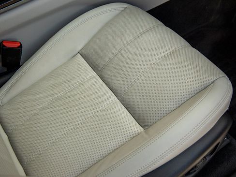 Used 2023 Land Rover Range Rover Velar R-Dynamic S image 37