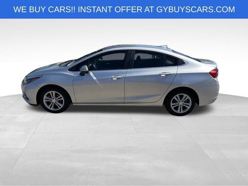 Used 2018 Chevrolet Cruze LT FWD image 3