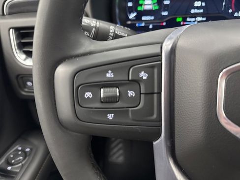 Used 2024 GMC Yukon SLT image 13