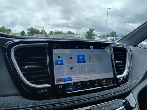 New 2027 Chrysler Pacifica Select FWD image 24