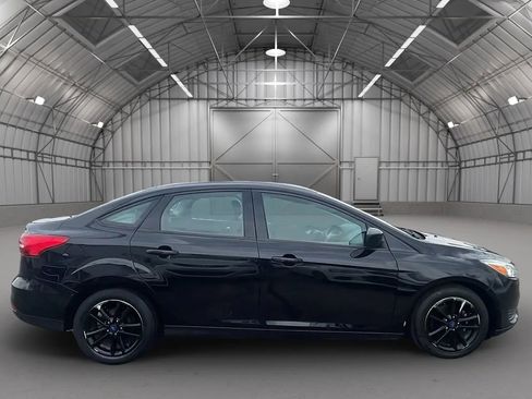 Used 2018 Ford Focus SE FWD image 6