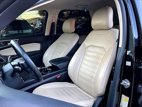 Used 2018 Ford Edge SEL w/ Equipment Group 201A image 8