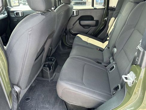 Used 2022 Jeep Gladiator Willys image 12