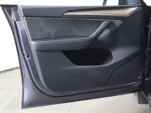 Used 2023 Tesla Model Y Long Range AWD/4WD image 17