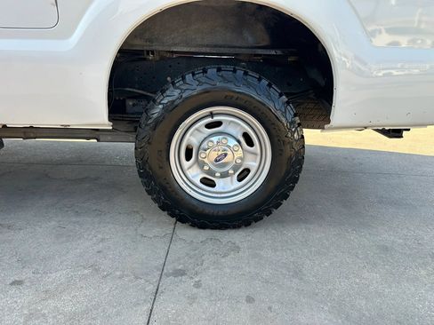 Used 2016 Ford F250 XL w/ Power Equipment Group AWD/4WD image 16