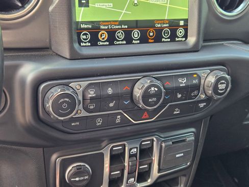 Used 2022 Jeep Gladiator Rubicon w/ LED Lighting Group image 32