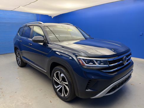 Used 2023 Volkswagen Atlas SEL image 2