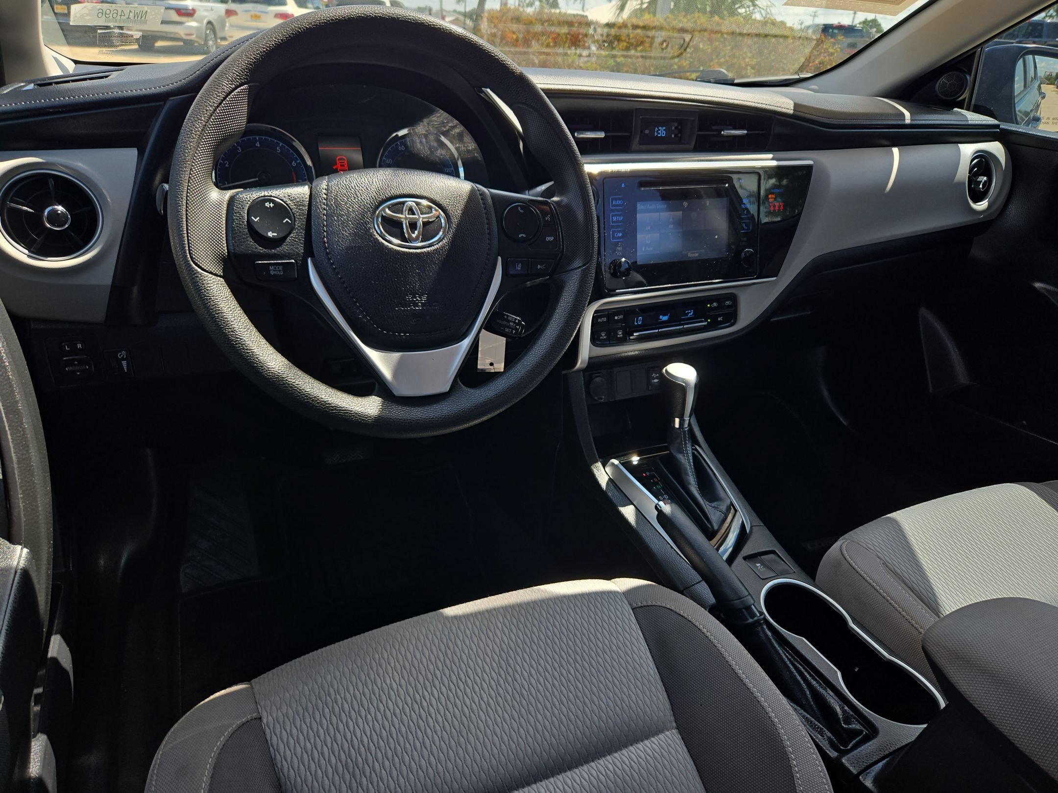 Used 2018 Toyota Corolla LE FWD image 15