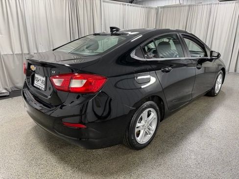 Used 2018 Chevrolet Cruze LT w/ Convenience Package FWD image 4