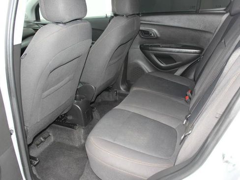 Used 2022 Chevrolet Trax LS w/ Tint and Cruise Package FWD image 11