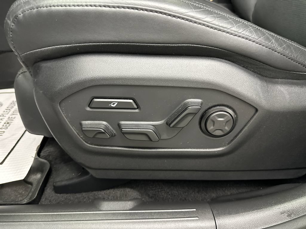 Used 2025 Hyundai Santa Fe Calligraphy FWD image 10