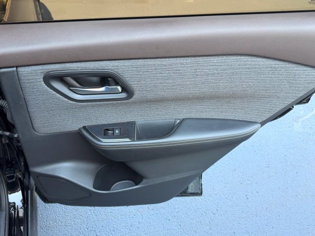 Used 2021 Nissan Rogue SV AWD/4WD image 14