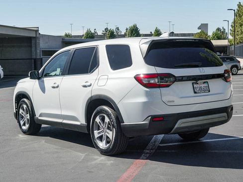 Used 2025 Honda Pilot EX-L image 7